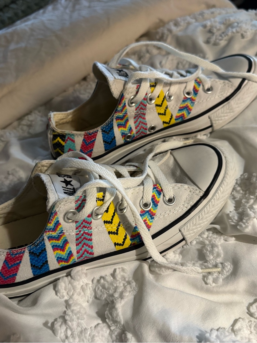 White Canvas Converse Sneakers w/ Multicolor “friendship bracelet” theme Accents